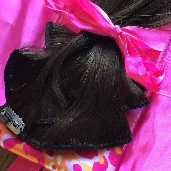 18” Remey full head extensions clip in’s - Picture 3 of 4